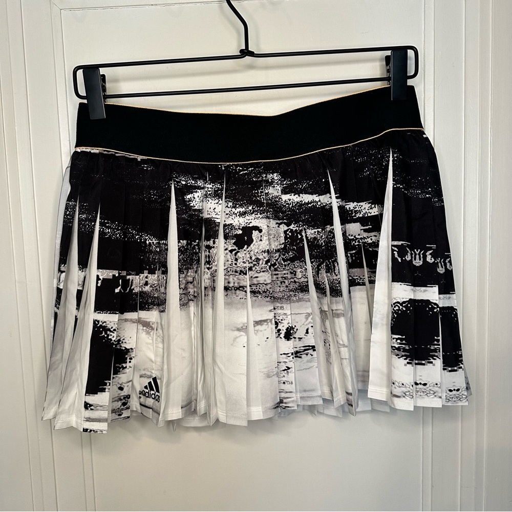 adidas New York print skort Black & White Pleated Tennis Skort